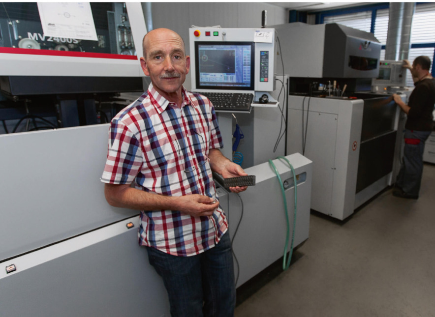 Two generations of wire EDM machines from Mitsubishi Electric: in the foreground the new MV 2400 S and in the background the FA 20.