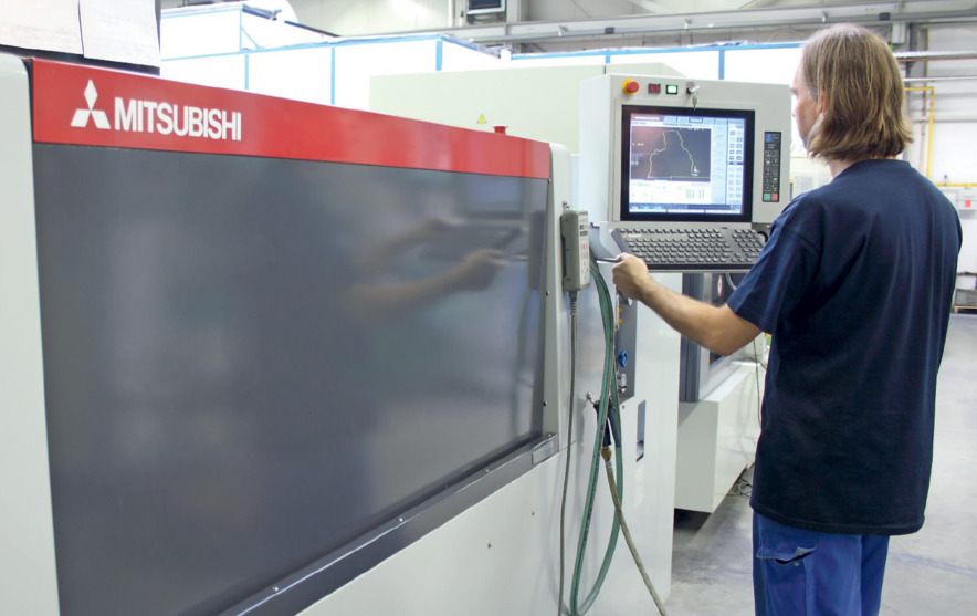Last year alone, the three wire cutting machines of DMF Werkzeugbau clocked up 12,000 hours of operation. 
