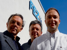 Bernd Mengemann (left) founded the company with his brother Rolf Mengemann (centre). His son Rico Mengemann (right) will one day take over the business.