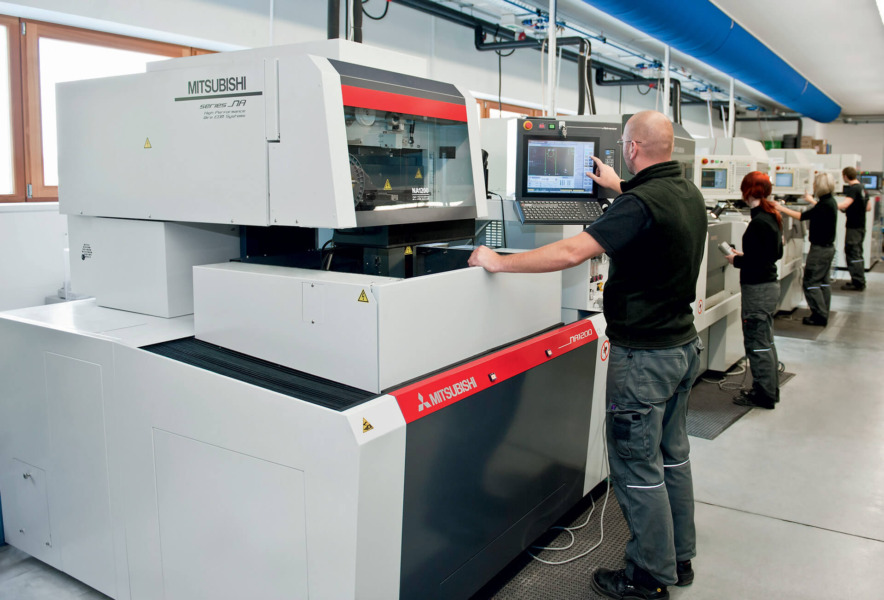 HÖRL has been working with wire EDM technology from Mitsubishi Electric since 2001. They currently have six machines.
