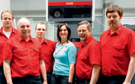 Jörg Lünstedt (2nd from the left), his wife Karen Lünstedt and the four-man team.