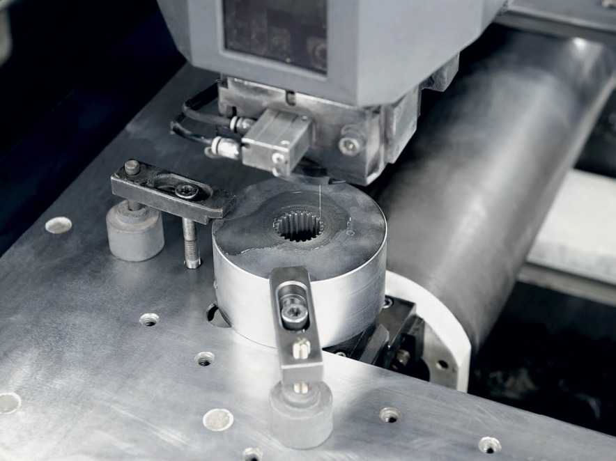 Pinxten also cuts fine gearing in components for the automotive industry.