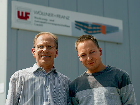 Michael Wöllner (left) founded the business in 1994. The managing director is now aided by his son Uwe (right).