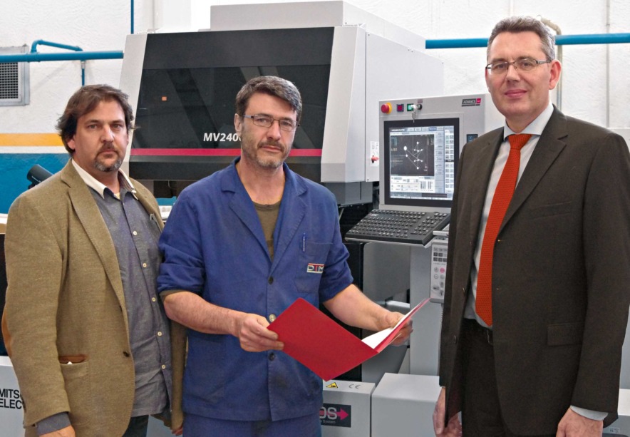 From left to right: Mauricio Crespo, Technical Manager at regional dealer MATEC in Barcelona, Jordi Hernández, co-owner of DTM in Badalona, Kersten Juhls, responsible at Mitsubishi Electric for EDM Machine Sales in Southern Europe, are convinced of the outstanding quality features of the MV2400R wire-cut erosion machine.