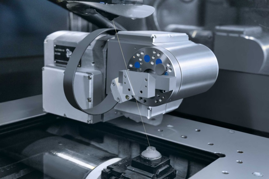 Comparison of taper angle simulated in the half cut model on the rotary-swivel axis.