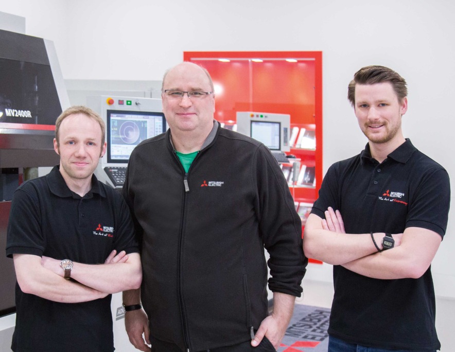 Service Manager Martin Kuptz (centre) and the two “novices”, Christian Schneider (left) and Benjamin Werner (right)