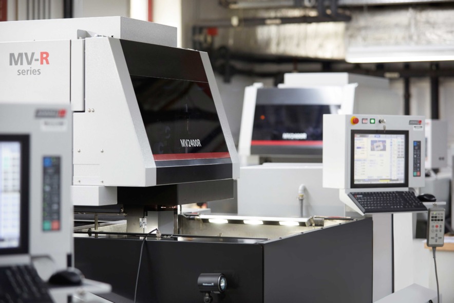 Two of the three machines of the MV Series are used almost exclusively for the machining of replacement parts for the firm’s own toolmaking activities – this is the only way to comply with the extremely short production times demanded.