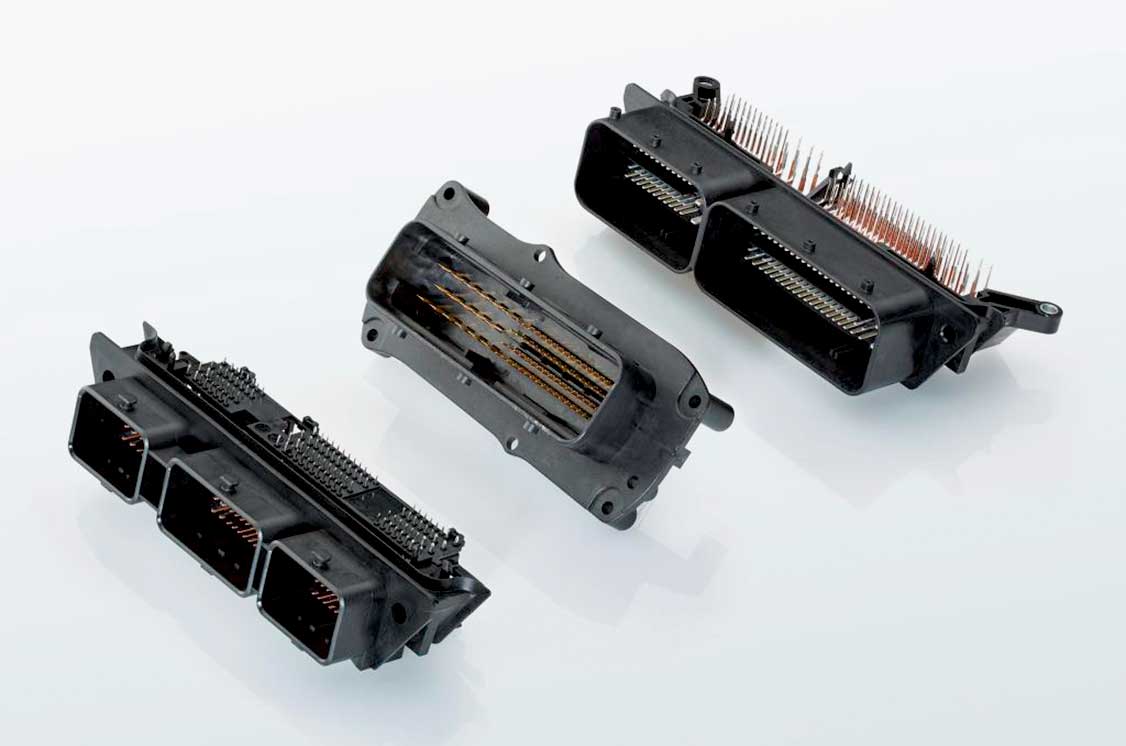 The experts in metal-plastics technology at HÄRTER Werkzeugbau produce multi-pole connector strips, among other things.