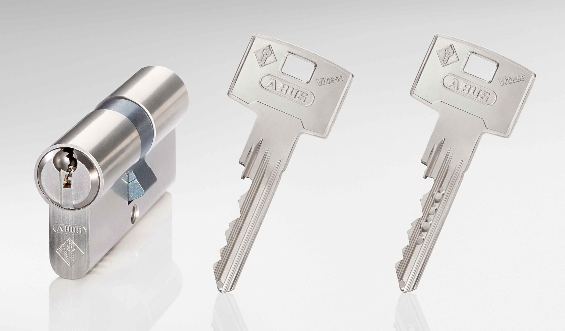 Thanks to its integrated test units and its multiple paracentric curved profile, the Vitess locking system from ABUS provides protection from tampering with the cylinder and illegal key copying.