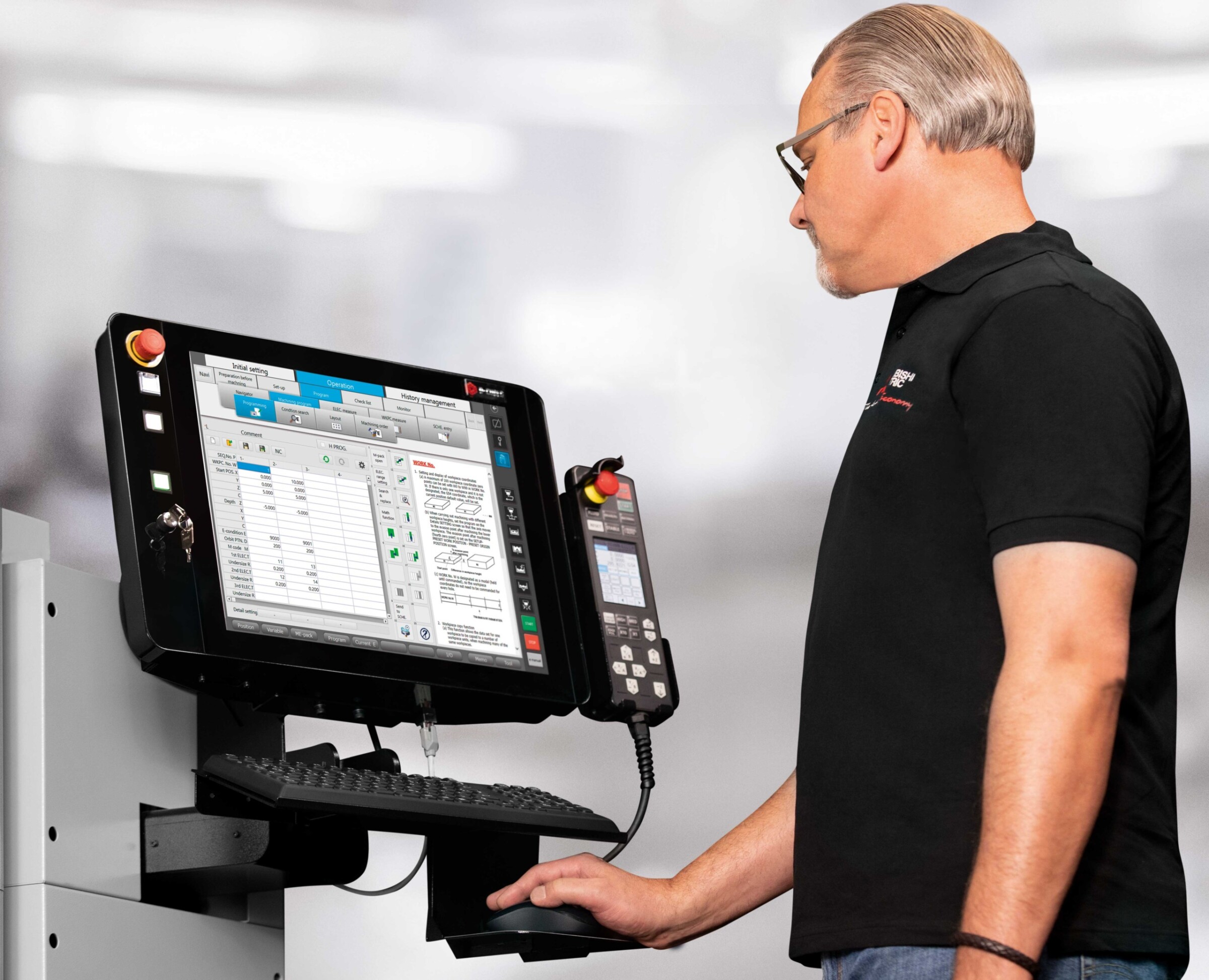 The advanced D-CUBES M800 control supports the operator in every situation. It handles ­routine tasks and takes the effort out of programming.