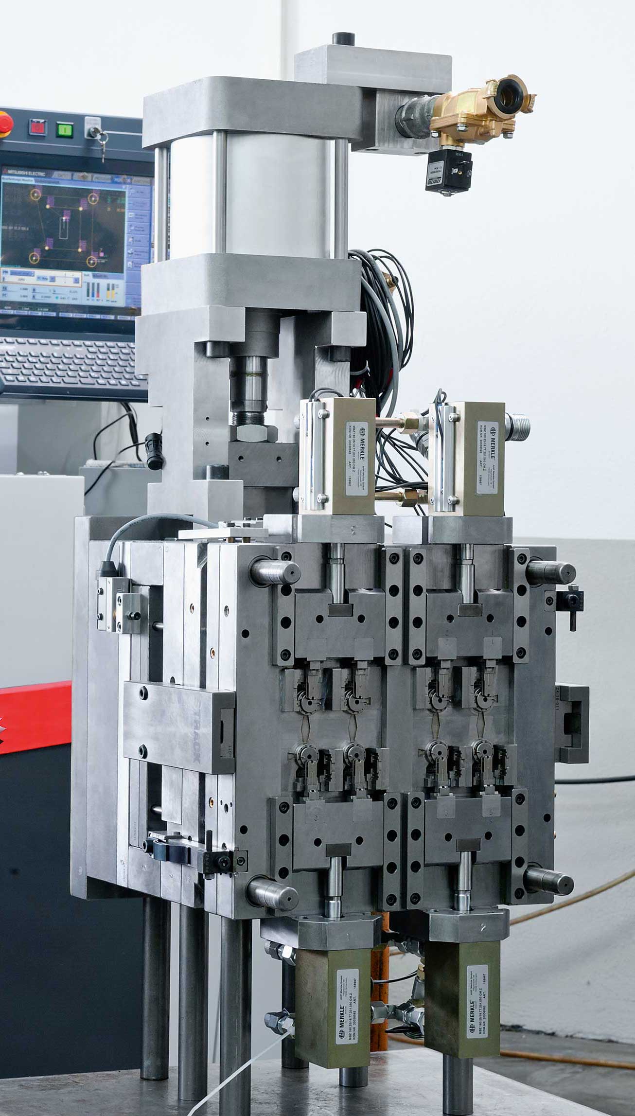 The development of what are often highly complex injection moulds is one of the core competences of Roming Werkzeugbau GmbH.