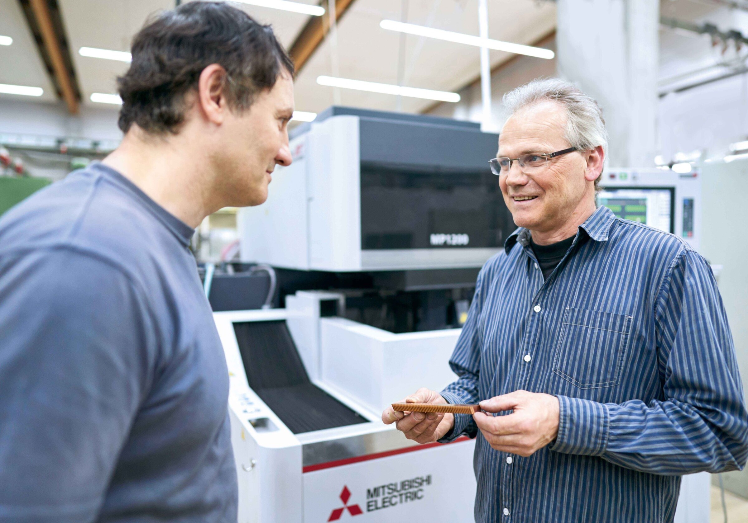 Eduard Steinke and Helmut Fischer discussing the results of their work