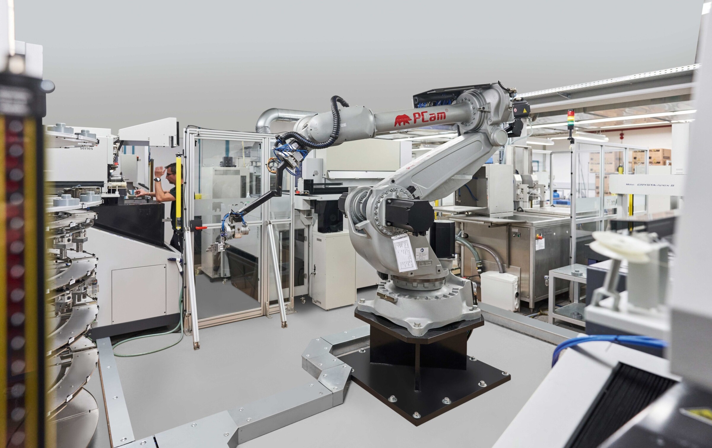 One robot for four. Full automation in electrical discharge machining.