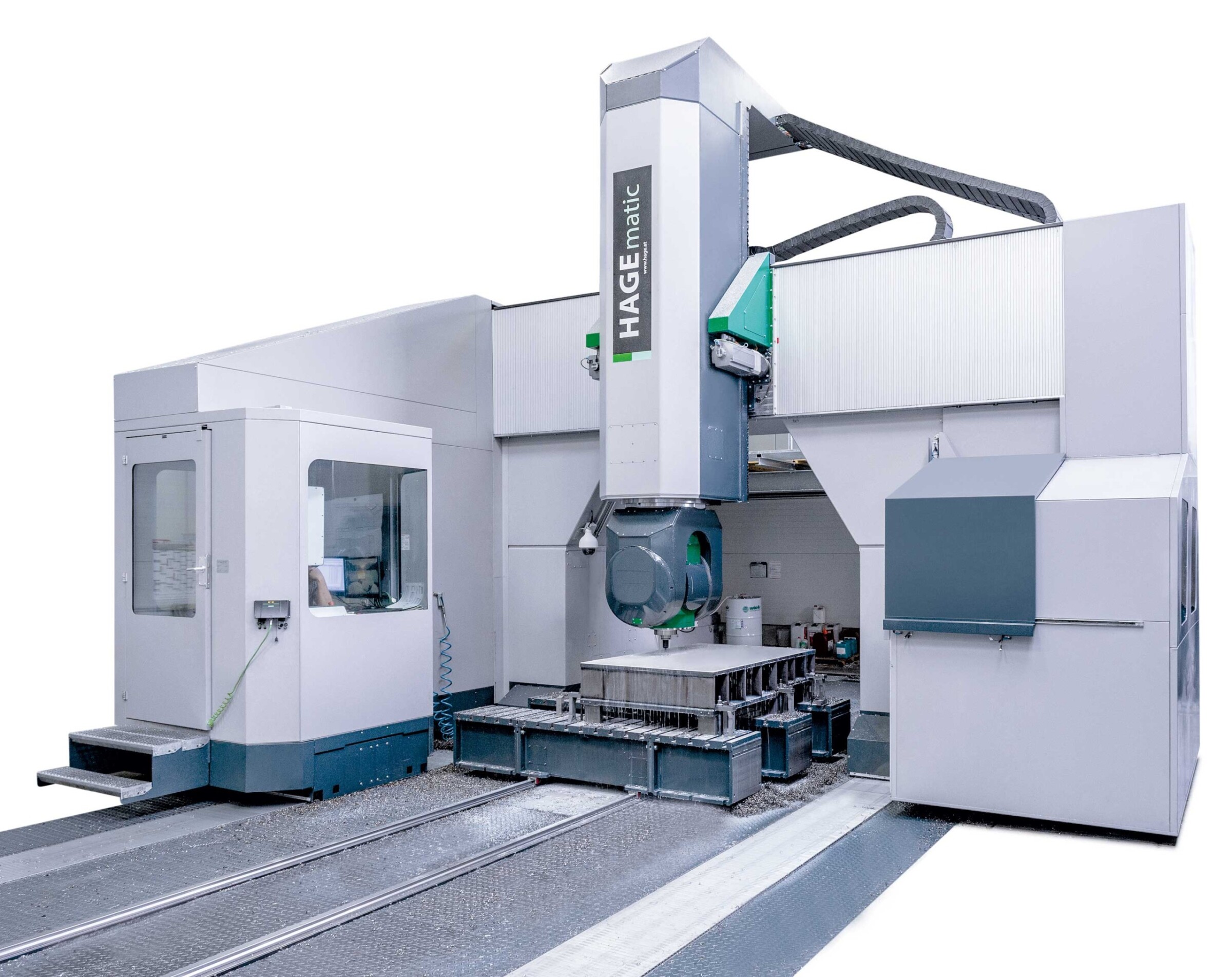Gantry machining centre with up to 70-metre X-traverse 