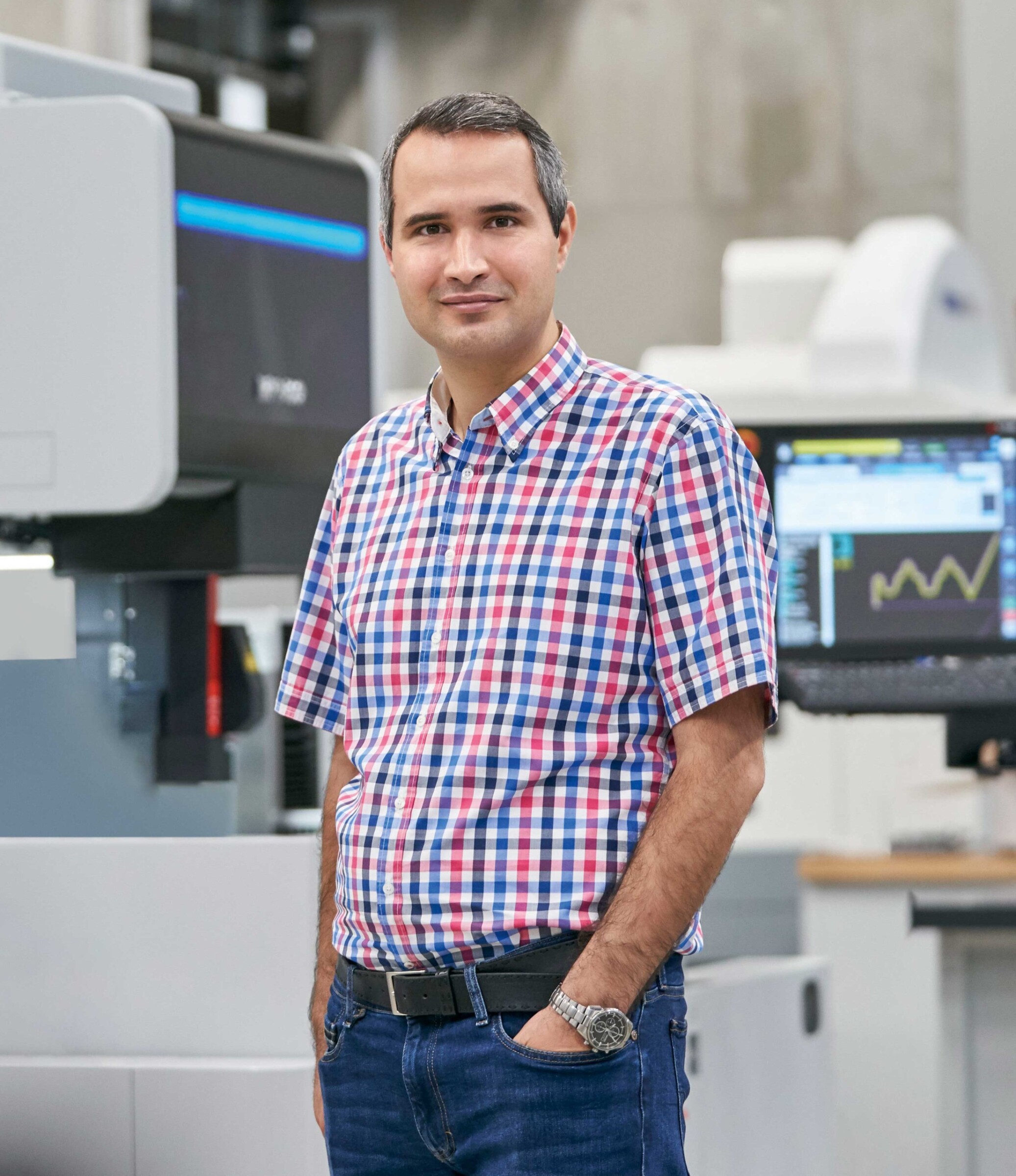 Prof. Dr.-Ing. Bahman Azarhoushang, Head of the Institute for Precision Machining