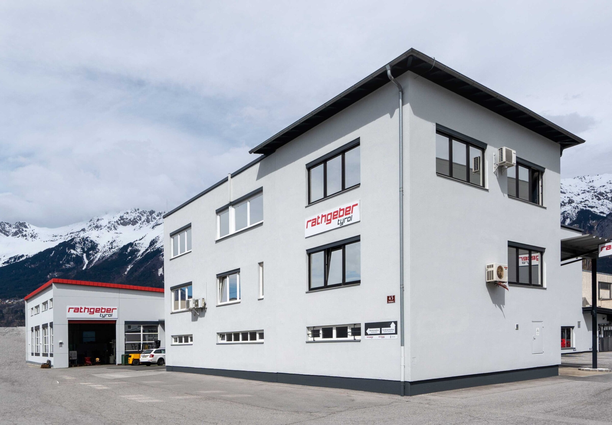 Rathgeber in Innsbruck contributes its expertise to the vehicle interior.