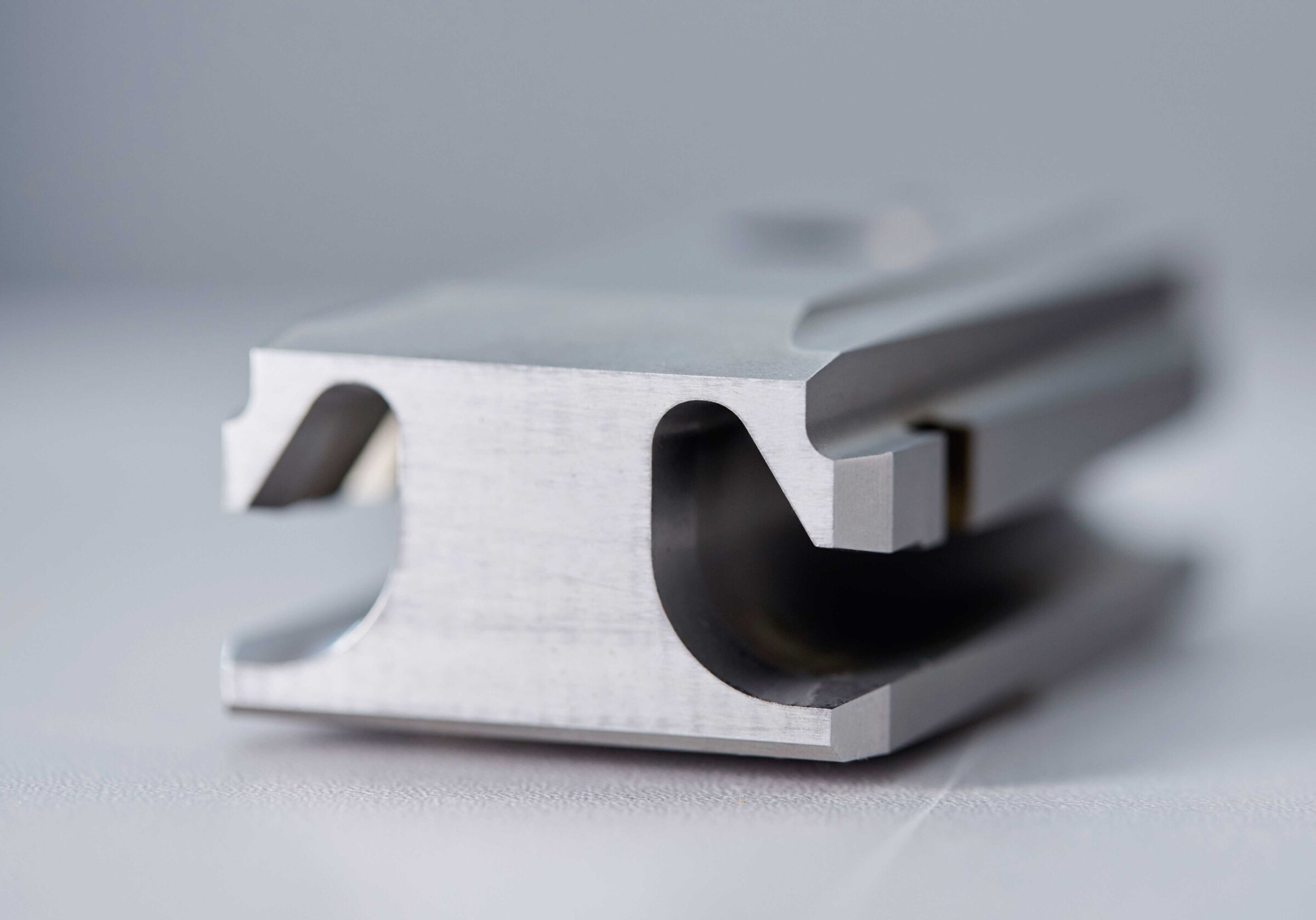 With their sharp edges and smooth surfaces, freely shaped small components of hard steel alloys can only be machined with wire EDM.