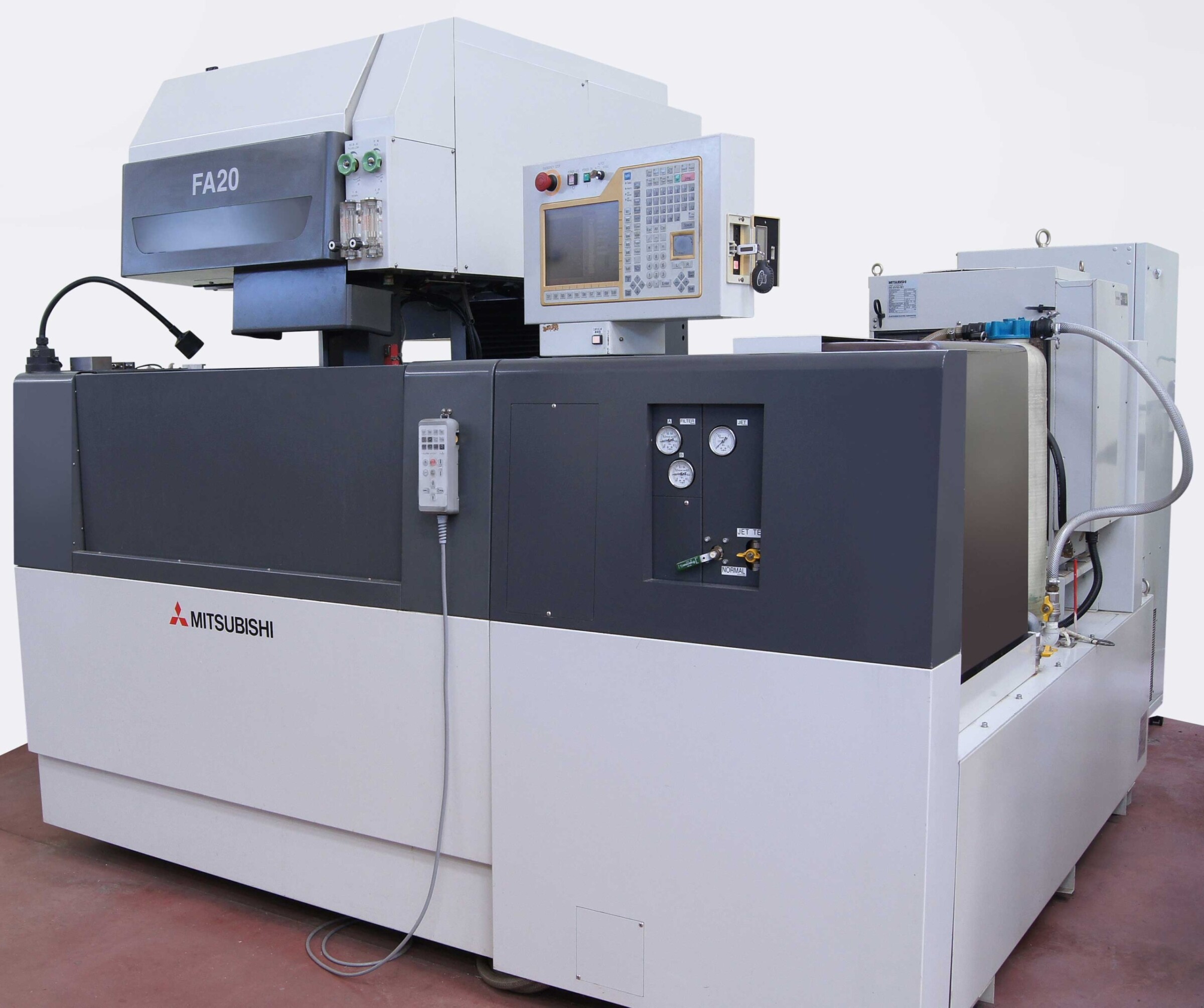 Sistmolding’s toolshop is notable for its EDM section with numerous wire-cutting and die-sinking machines from Mitsubishi Electric.