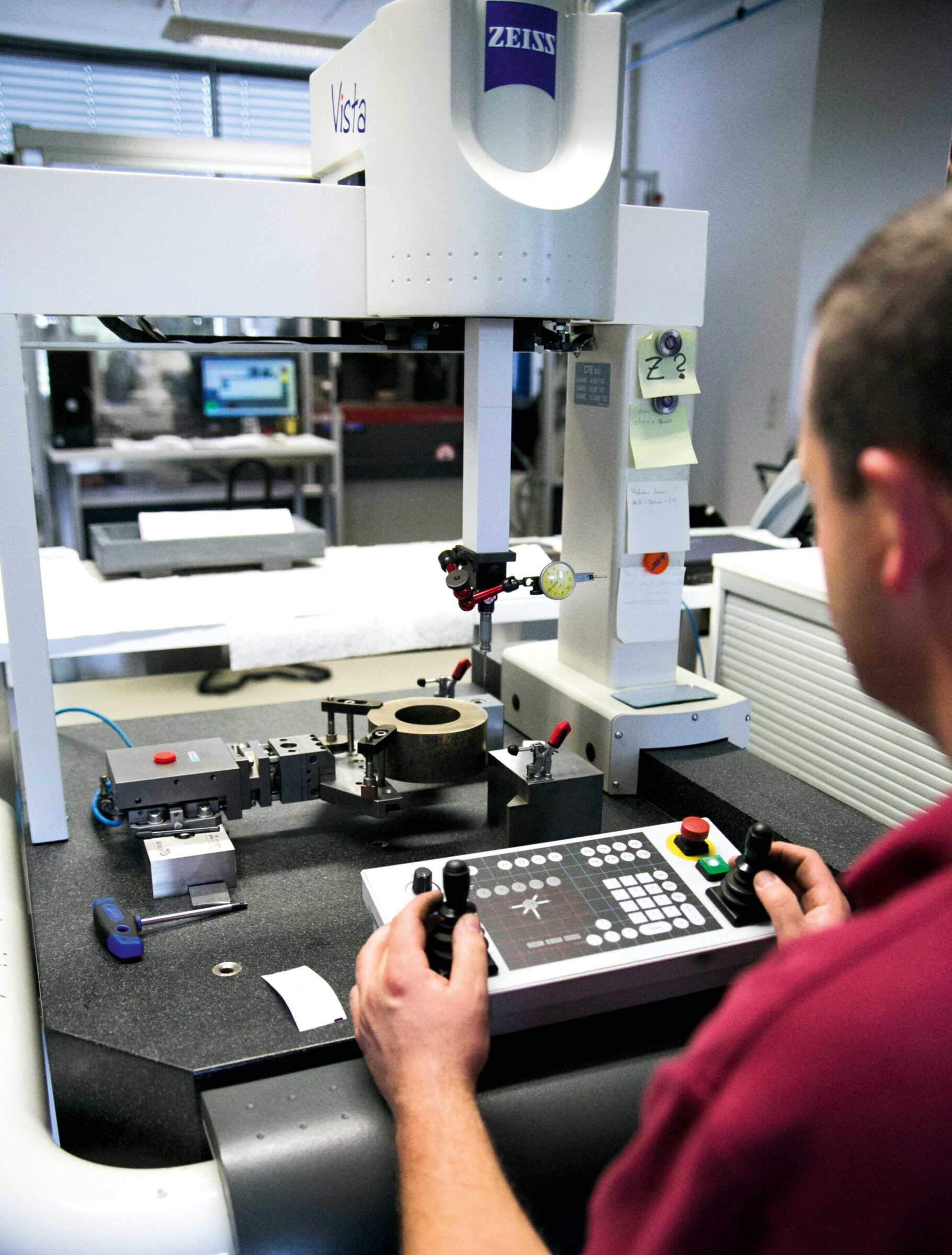 External measurement of the clamped workpiece.