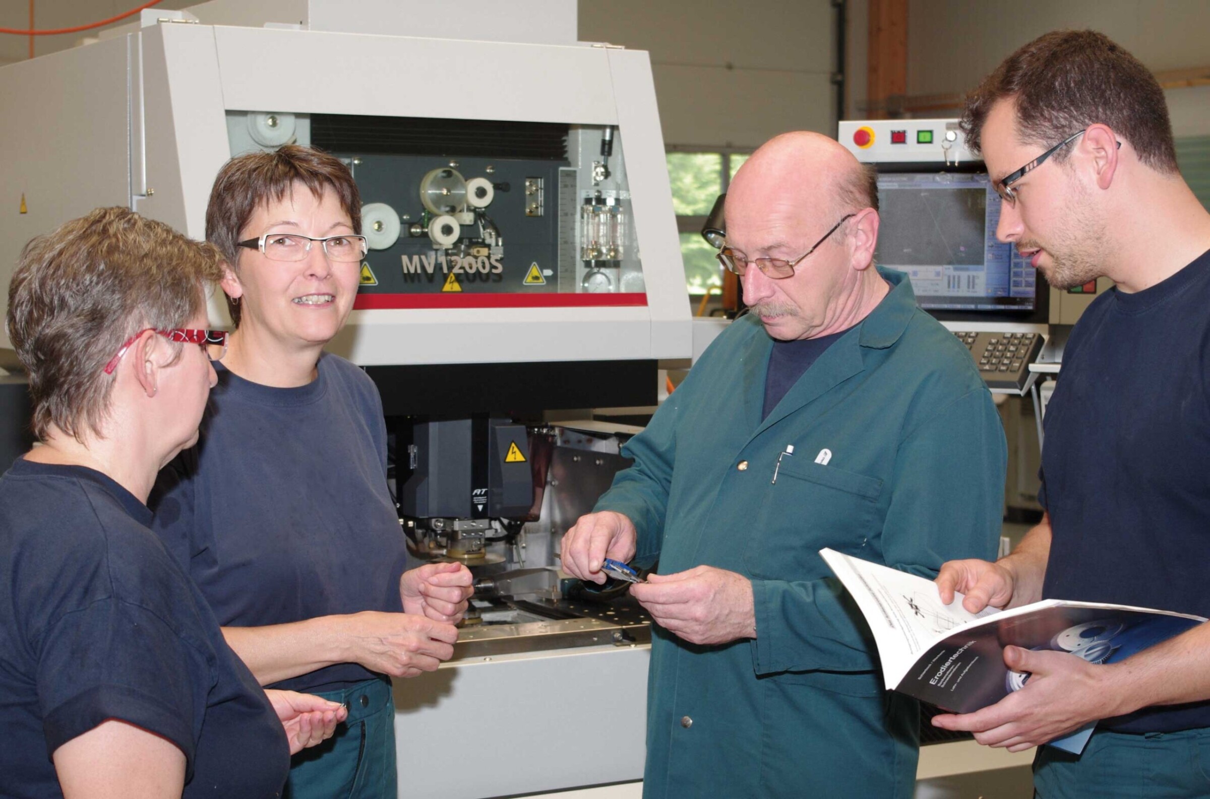 At Huber Präzisionsmechanik AG, a family business in Besenbüren, (from right to left) son Daniel, father Felix and mother Olivia and the outside employee are impressed by the quality of the MV1200S wire-cut EDM machine.