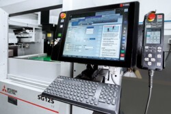 With step-by-step guidance, less experienced users can navigate their way through complete process control. In addition, the intuitive hand control makes it easy to adjust the part in the machine.