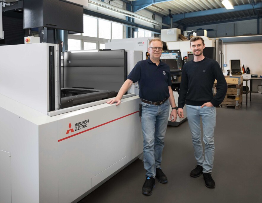 Stefan Menke (left) and Dominic Janoschka (right) in front of the latest addition – the Mitsubishi Electric MV4800S NewGen wire-cut EDM machine.