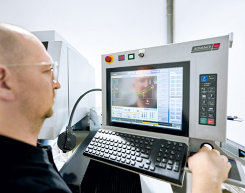 The programmed contour is reproduced exactly on the grinding wheel.