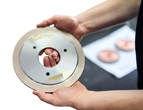 The specialists at Riegger individually profile standard grinding wheels bonded with diamond or CBN as a solid basis.